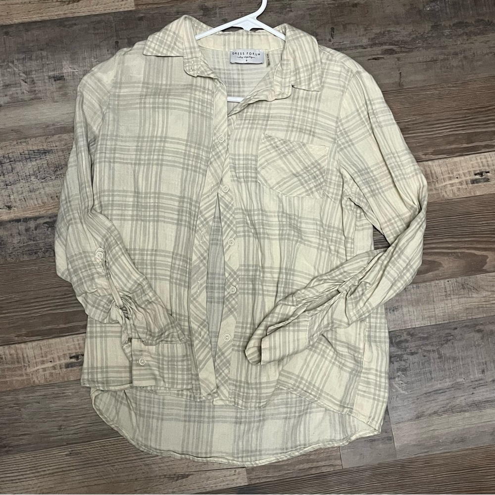 Dress Forum Cream Casual Button Down Shirt